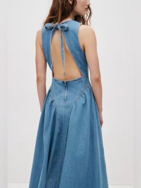 H&M Divided Open Back Denim Dress fitted bodice flared( Light Denim Blue) Large